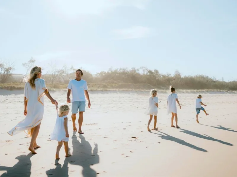 Josh, Suze & family at the beach